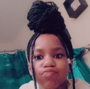 Meet your Posher, Adrianna